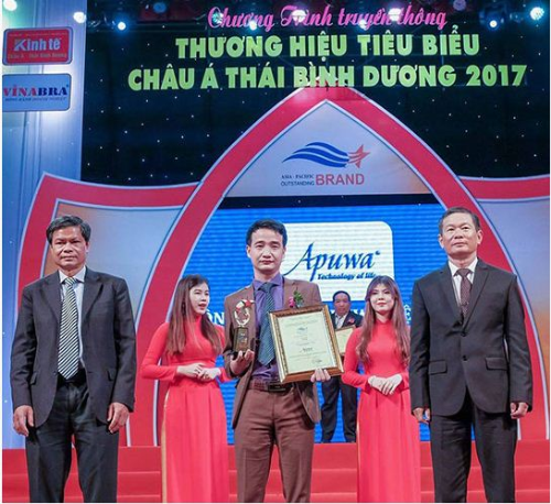 Đại diện Apuwa Việt Nam nhận giải thưởng trong top 50 thương hiệu ti&ecirc;u biểu ch&acirc;u &Aacute; - Th&aacute;i B&igrave;nh Dương 2017