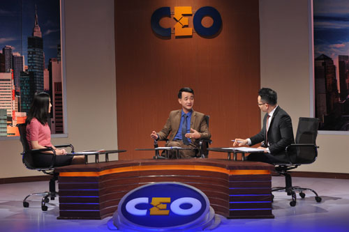 CEO Lê Hữu Thi cùng các chuyên gia của chương trình CEO - Chìa khóa thành công